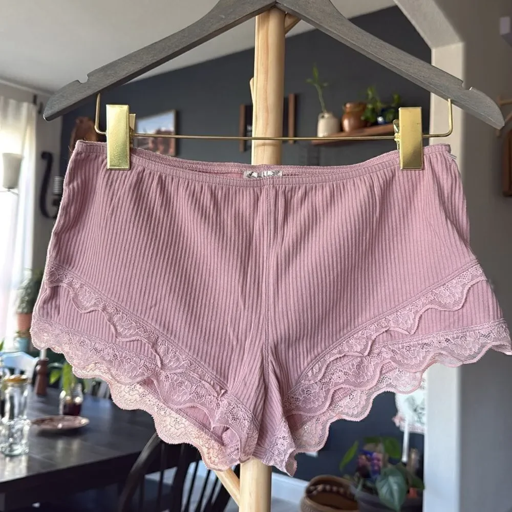 NWOT Free People Classic Twist Shorties Lounging Ribbed Lace Scalloped M Low